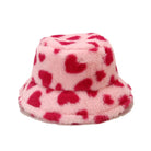 Damen Winter Bucket Hat aus Kunstfell mit Herzmuster, flauschig und warm. Perfekt für Outdoor-Aktivitäten. Weicher Samt, modisches Accessoire.