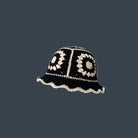 Handgefertigter Häkel-Bucket-Hat mit Blumenmuster, ideal für Frühling und Sommer. Modisches Accessoire, inspiriert von koreanischem Design.