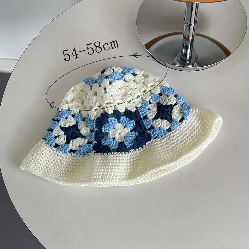 Handgefertigter Häkel-Bucket-Hut mit Blumenmuster, ideal für Damen im Frühling und Sommer. Modisches Accessoire, koreanischer Stil.