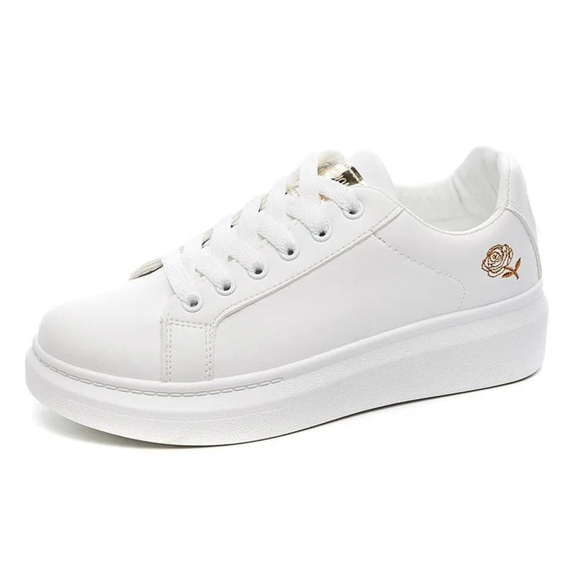Weiße Damen-Sneaker mit gestickter Blume, atmungsaktiv und lässig. Perfekt für Frühling und Herbst. Modische, bequeme Schuhe.
