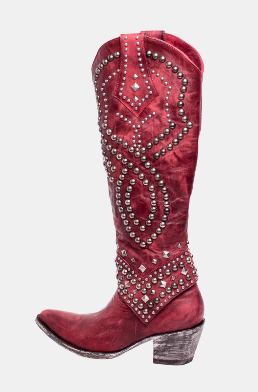Roter Westernstiefel mit Nieten, Lederoptik, hoher Absatz. Perfekt für Country-Mode, Damenstiefel, Vintage-Look, modische Cowboy-Boots.