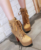 Damen Stiefeletten, beige, mit Schnürung und Blockabsatz. Modische Herbstschuhe, ideal für trendige Outfits. Hochwertiges Kunstleder.
