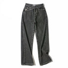 Damen-Jeans mit weitem Bein, hoher Taille und asymmetrischem Bund in Schwarz. Modetrend, bequem, vielseitig, ideal für lässige Outfits.