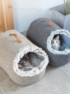 Katzenhöhle aus Filz, grau und beige, mit Plüschrand, gemütlich, für Katzen, modernes Design.
