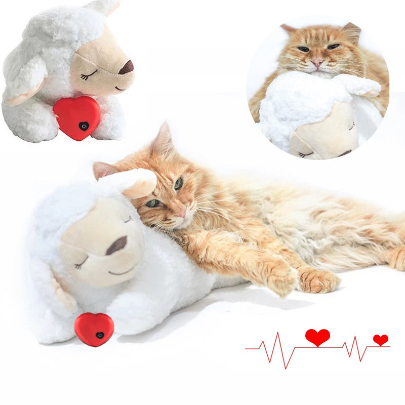 Kuscheliges Plüschschaf mit rotem Herz, ideal für Katzen zum Kuscheln. Perfektes Geschenk für Haustiere, beruhigend und weich.