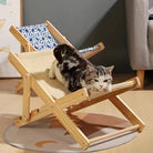 Katzenliege aus Holz mit gemütlichem Stoffbezug, ideal für Katzen zum Entspannen. Perfektes Katzenmöbel für modernes Wohndesign.