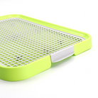Grünes Hundetoilette-Tablett mit Gitter, ideal für Welpentraining. Praktisches Design, leicht zu reinigen, rutschfest. Perfekt für Innenräume.
