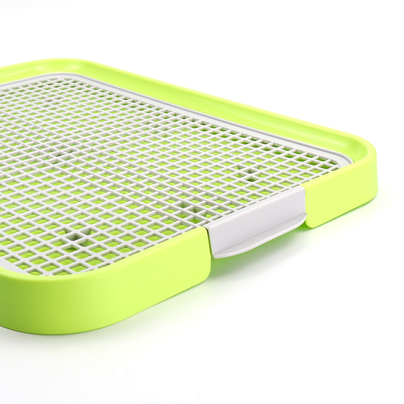 Grünes Hundetoilette-Tablett mit Gitter, ideal für Welpentraining. Praktisches Design, leicht zu reinigen, rutschfest. Perfekt für Innenräume.