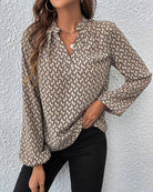 Elegante Damenbluse mit geometrischem Muster, langärmlig, ideal für Büro und Freizeit. Modische Oberbekleidung, vielseitig kombinierbar.