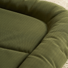 Grünes wasserdichtes Hundebett aus robustem Material, ideal für Haustiere.