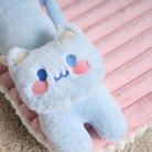 Kuscheliges Katzenbett in Blau und Rosa, interaktiv, Plüsch, für Haustiere, gemütlich, weich.