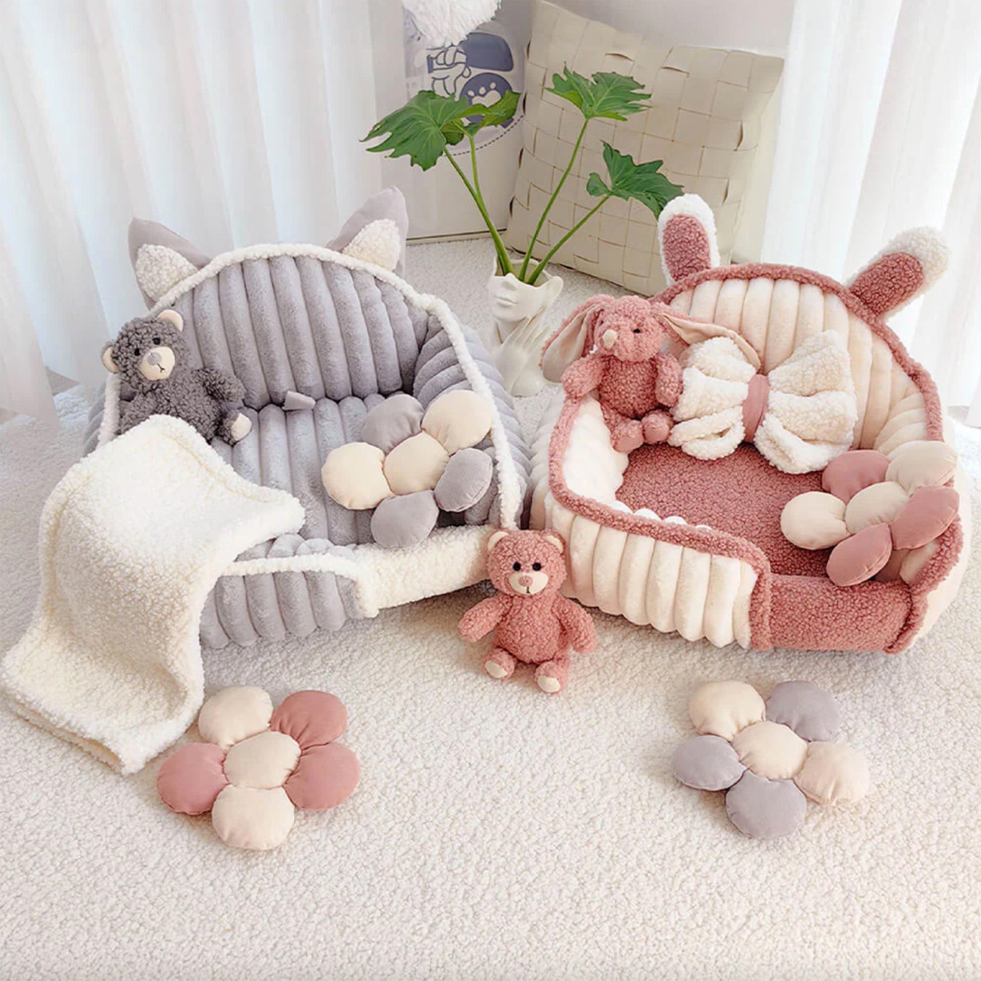 Waschbares Haustiersofa in Creme und Rosa, flauschig, gemütlich, für Hunde und Katzen.
