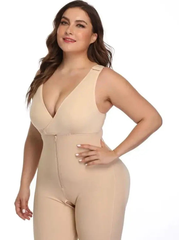 Damen Shapewear Bodysuit in Beige, nahtlos und figurformend, ideal für Plus-Size, bietet Komfort und Unterstützung, perfekt für glatte Silhouette.