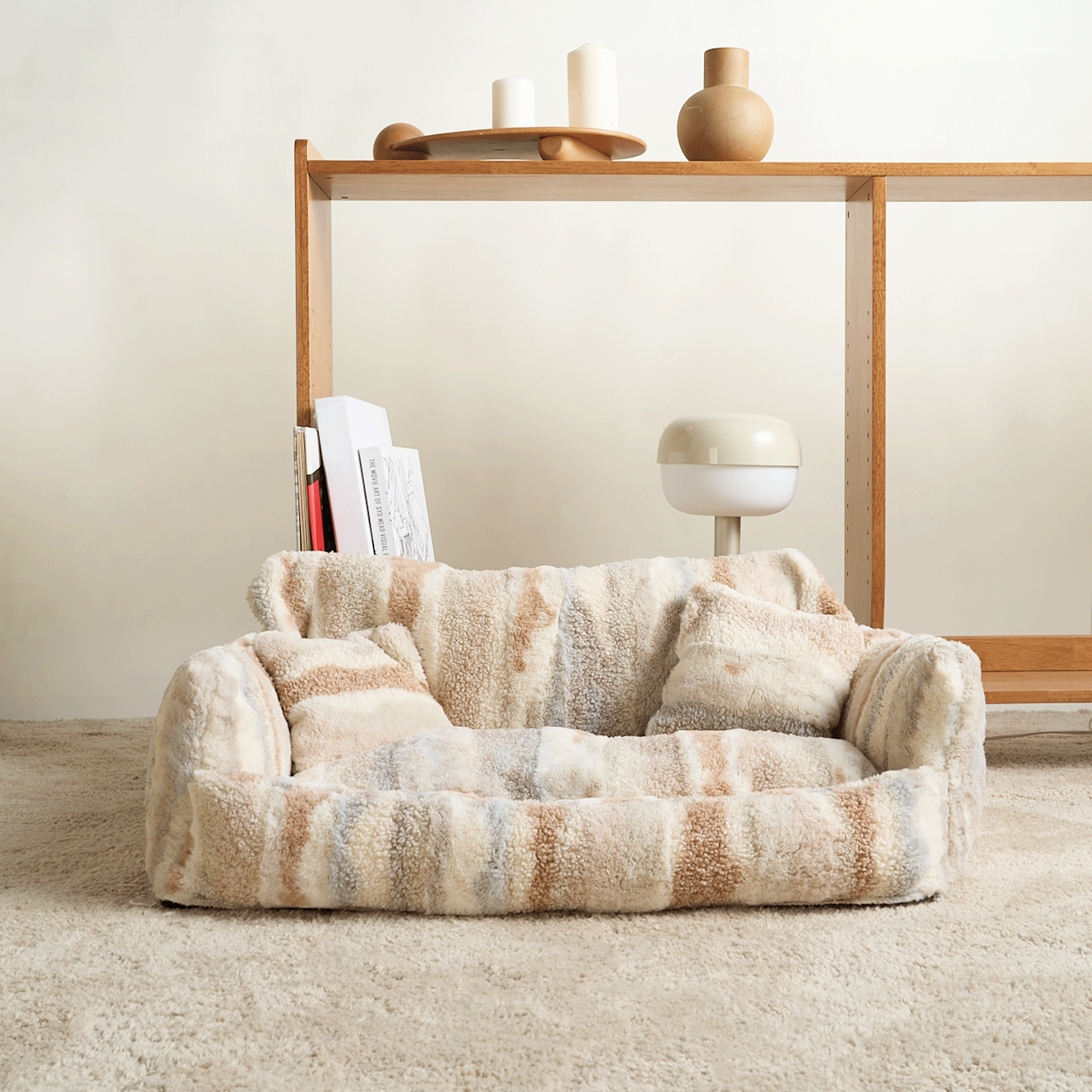Flauschiges Haustiersofa in Beige, extra groß, gemütlich, modernes Design, Wohnzimmer-Dekoration.