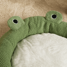 Grünes Frosch-Haustierbett aus Plüsch, rund, gemütlich, ideal für Katzen und kleine Hunde.