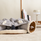 Graues 2-in-1-Katzenbett und Spieltunnel, Koala-Design, weiches Material, interaktives Spielzeug.