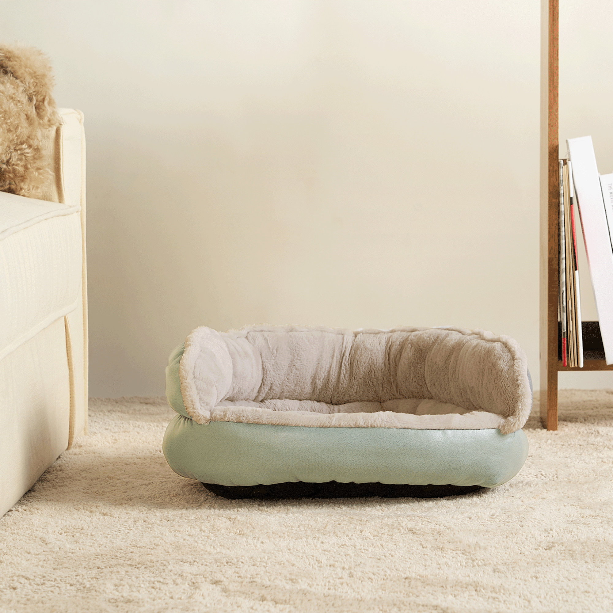 Grünes Haustierbett mit Rückenstütze, weiches Plüschmaterial, ideal für Hunde und Katzen.