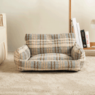 Gemütliches Hundebett aus kariertem Stoff, ideal für Haustiere, luxuriöses Design, beige und grau.