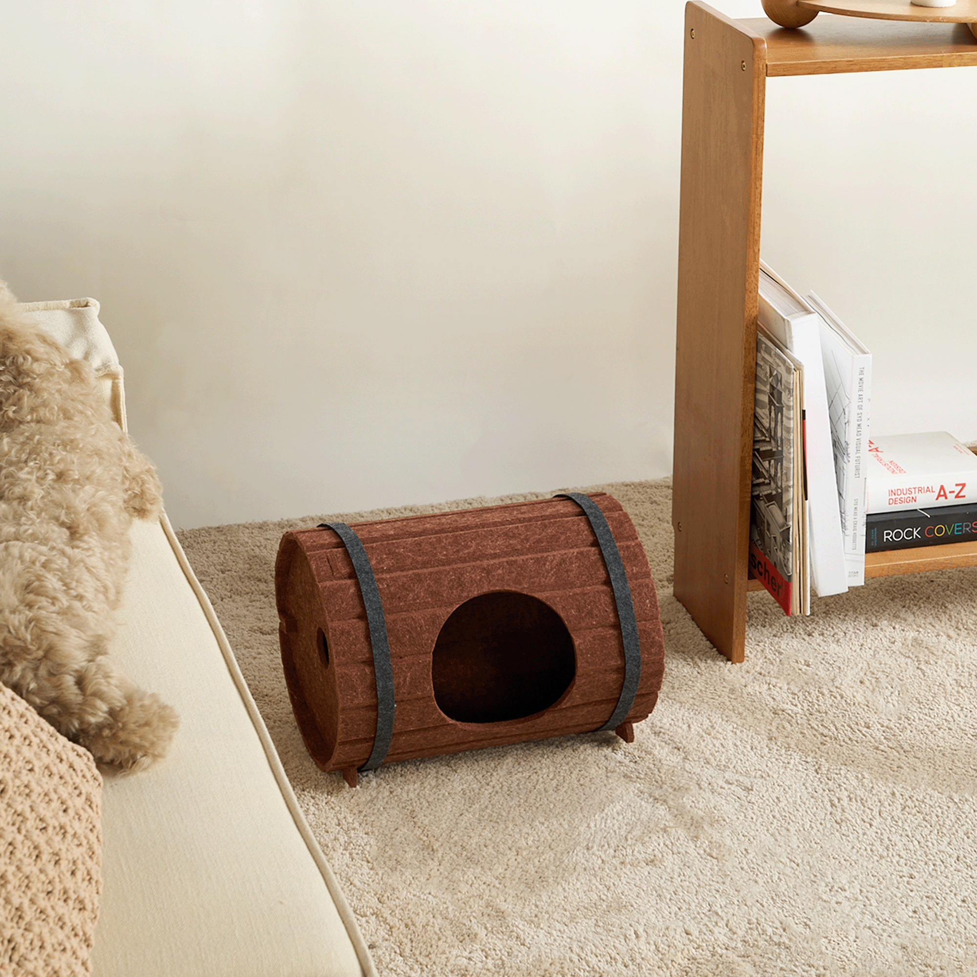 Braune Filz-Katzenhöhle in Fassform, gemütliches Versteck für Katzen, modernes Design.