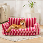 Gestreiftes Hundesofa aus Kunstlammwolle, rosa-weiß, gemütlich, doppellagig, Wohnzimmer.