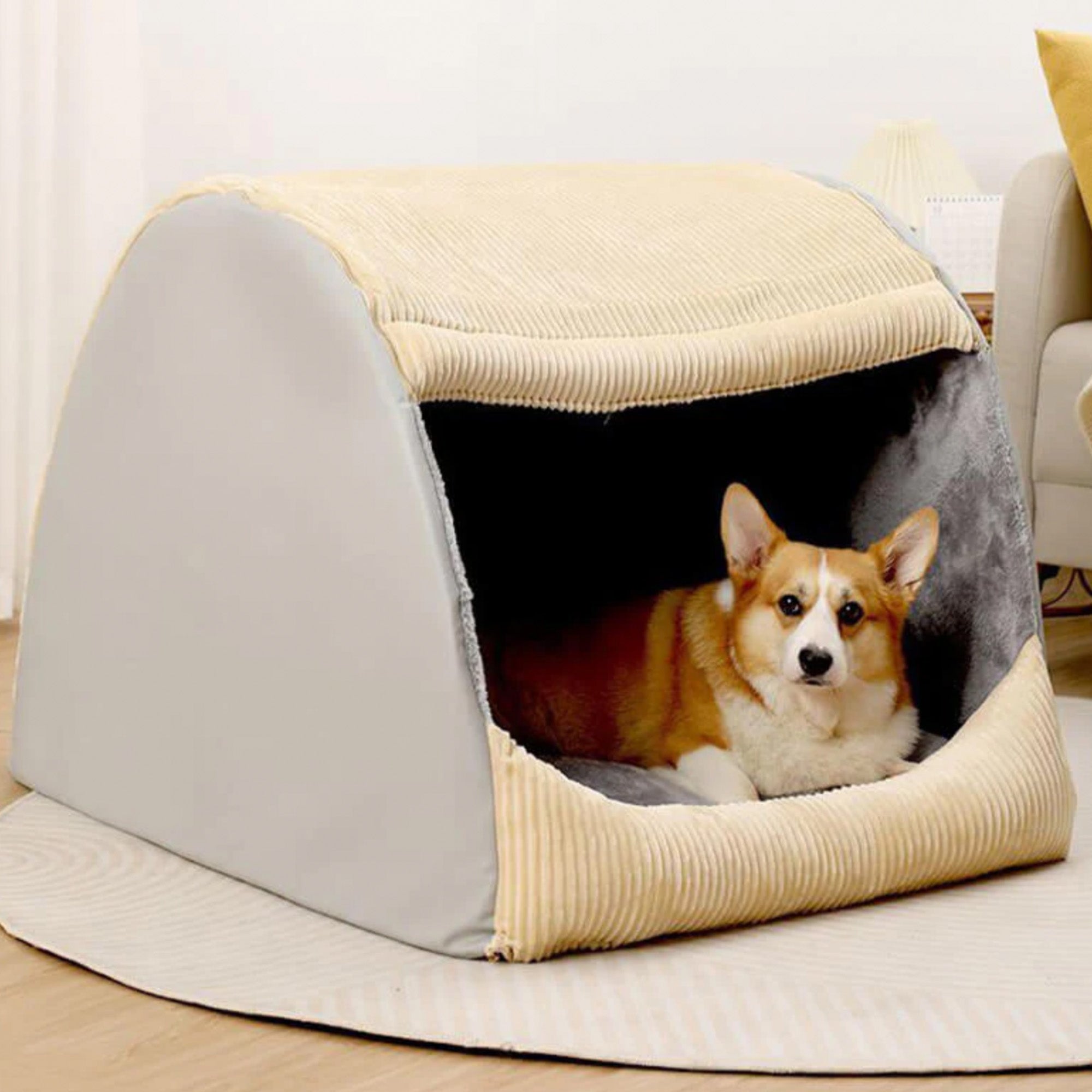 Großes, halbgeschlossenes Hundebett aus warmem Flanell, beige, mit abnehmbarem Bezug.