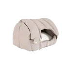 Beiges Katzenbett aus Stoff, gemütlich, mit Kissen, ideal für Haustiere, modernes Design.