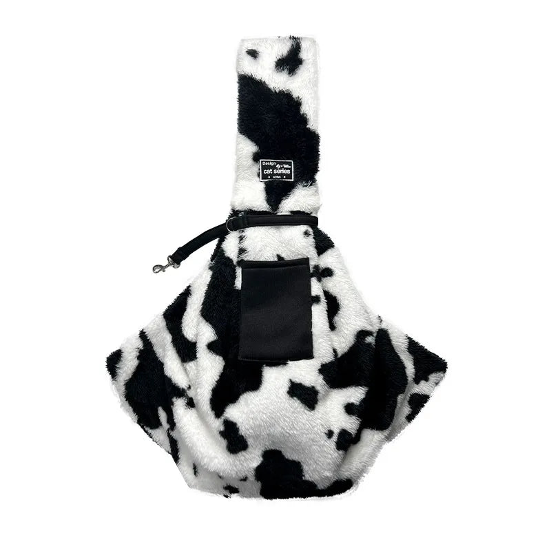 Schwarz-weiße Umhängetasche im Kuhfell-Design, flauschig, modisch, Unisex-Accessoire.
