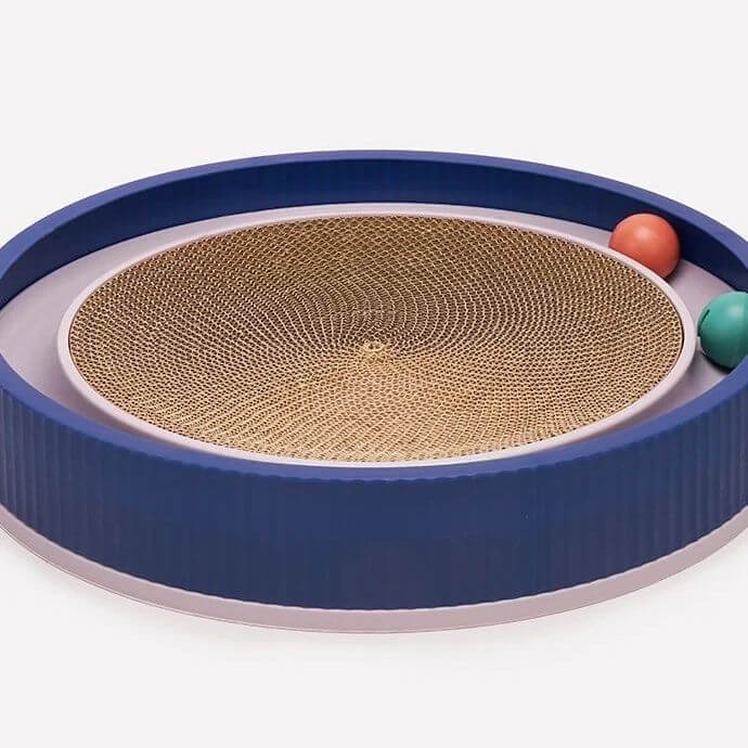 Katzenspielzeug mit Kratzbrett und Bällen, interaktives Design, langlebig, ideal für Katzenbeschäftigung und Krallenpflege. Perfekt für aktive Katzen.