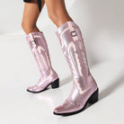 Damen Cowboy Stiefel in Metallic-Rosa, stilvoll und modern, ideal für trendige Outfits. Perfekt für Modebewusste, die auffallen möchten.