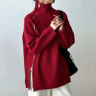 Roter Rollkragenpullover Damen, aus weichem Strick, modisch und warm, ideal für Herbst und Winter. Perfekt kombinierbar mit Hosen oder Röcken.