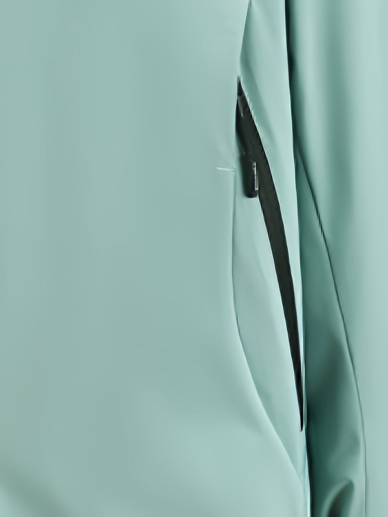 Mintgrüne Jacke mit Reißverschluss, stilvolles Design, hochwertige Outdoor-Bekleidung, ideal für Frühling und Herbst, modische Damenjacke.