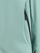 Mintgrüne Jacke mit Reißverschluss, stilvolles Design, hochwertige Outdoor-Bekleidung, ideal für Frühling und Herbst, modische Damenjacke.