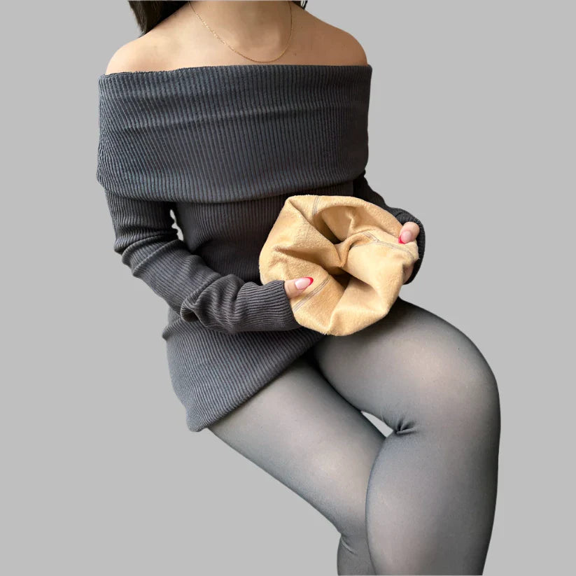 Damenpullover schulterfrei in Dunkelgrau, geripptes Design, modisch und elegant. Perfekt für Herbstmode, kombiniert mit beigen Accessoires.