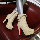 Beige Stiefeletten mit hohem Absatz, Schnürung und Schnallen, ideal für Damenmode, stilvolle Schuhe, elegantes Design, trendige Damenstiefel.