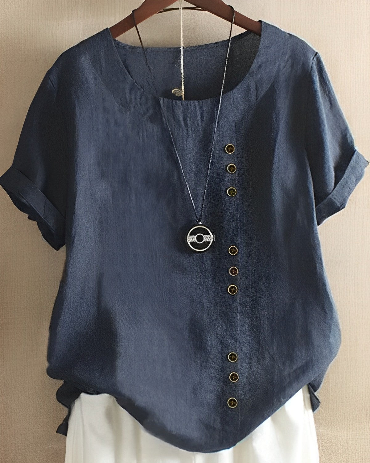 Damenbluse aus Leinen, dunkelblau, mit Knopfleiste, lässig, Sommermode, kurzärmelig.