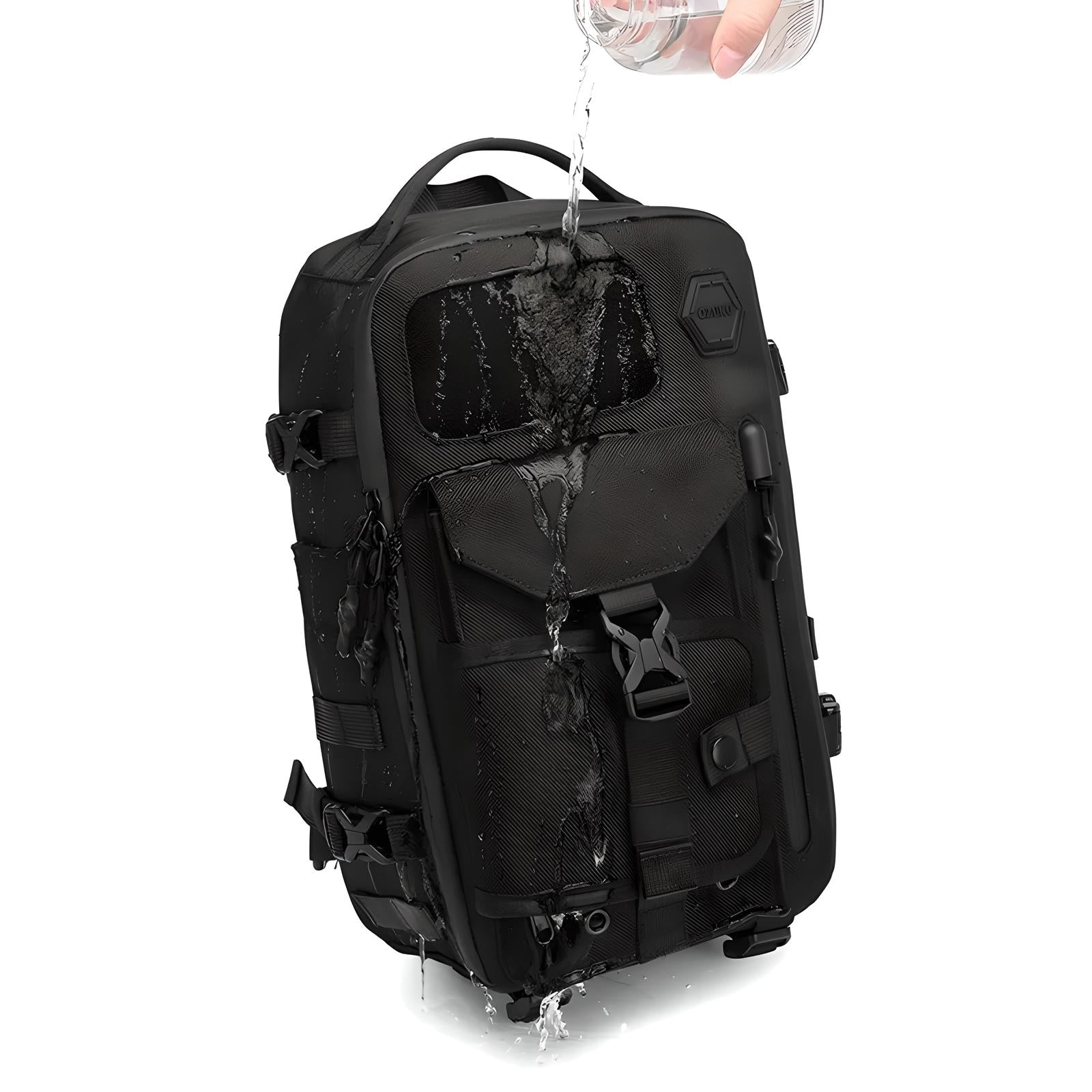 Wasserdichter schwarzer Rucksack, robustes Design, ideal für Outdoor-Aktivitäten und Reisen.
