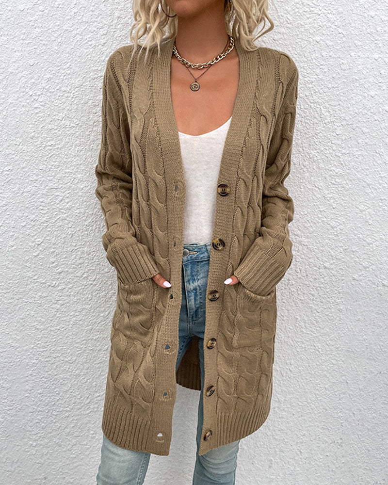 Damen Strickjacke in Beige, lang und grob gestrickt, mit Knopfleiste. Perfekt für Herbstmode, lässiger Look, gemütlicher Stil.