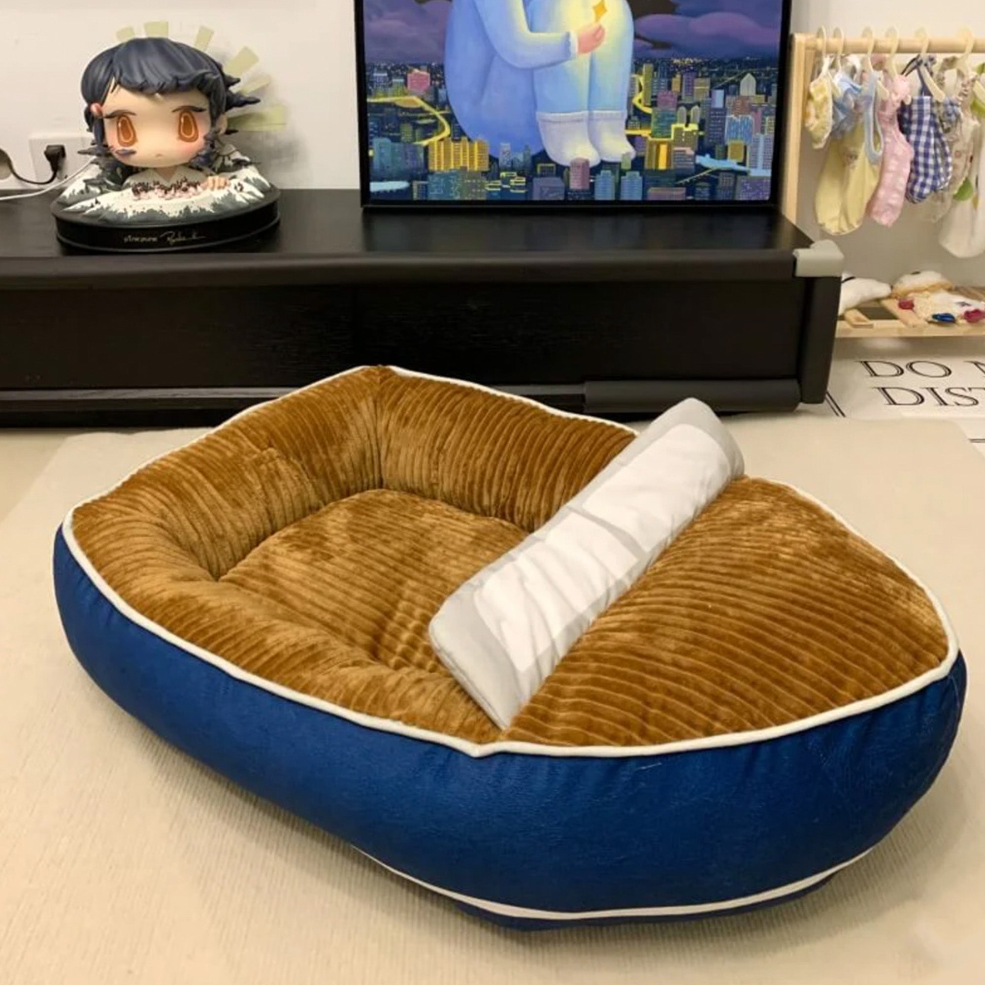 Bequemes Haustierbett in Bootsform, braun-blau, für Hunde und Katzen, großes Design.