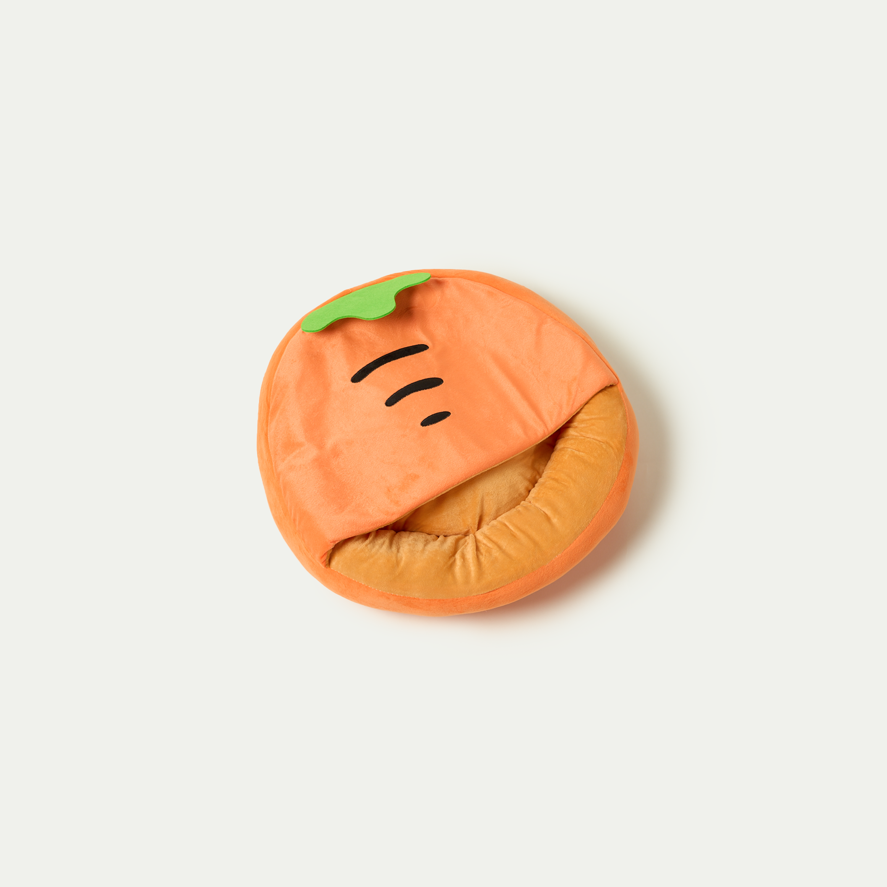 Orangefarbenes Karotten-Haustierbett aus Plüsch, rundes Design, gemütlich und weich.
