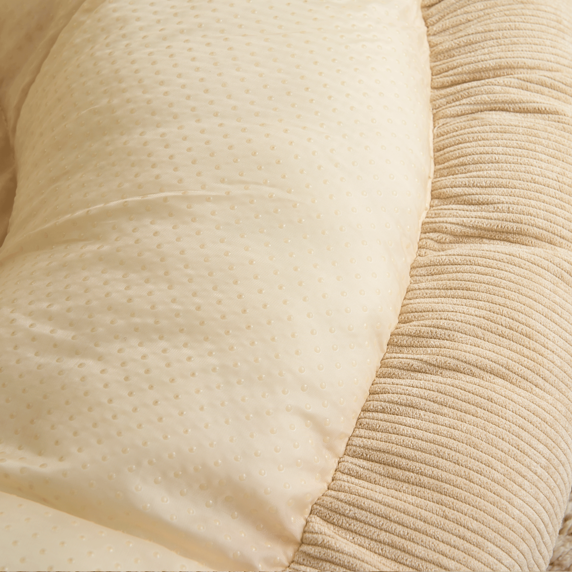 Cord-Samt Kuschelkugel Haustierbett, beige, weich, gemütlich, ideal für Hunde und Katzen.