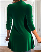 Grüner Damen-Cardigan mit langen Ärmeln, elegantem Design und fließendem Stoff, ideal für stilvolle Herbst- und Winteroutfits.