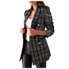 Eleganter Damen-Blazer aus Tweed mit Karomuster, goldenen Knöpfen und tailliertem Schnitt. Perfekt für Business- und Freizeit-Looks.