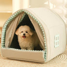 Beige Hundebett Haus mit Vorhang, Plüsch Hundehütte, gemütlich, für kleine Hunde.