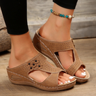 Damen Sandalen, braun, mit Blumenmuster, bequem, rutschfest, ideal für Sommer, Freizeit, Outdoor-Aktivitäten, modisch und atmungsaktiv.