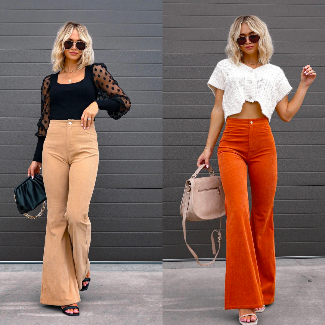 Zwei modische Frauen in Schlaghosen, eine in Beige mit schwarzem Oberteil, die andere in Orange mit weißem Strickoberteil, posieren stilvoll.