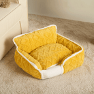 Gelbes Fleece-Haustierbett, quadratisch, weich, gemütlich, ideal für Hunde und Katzen.