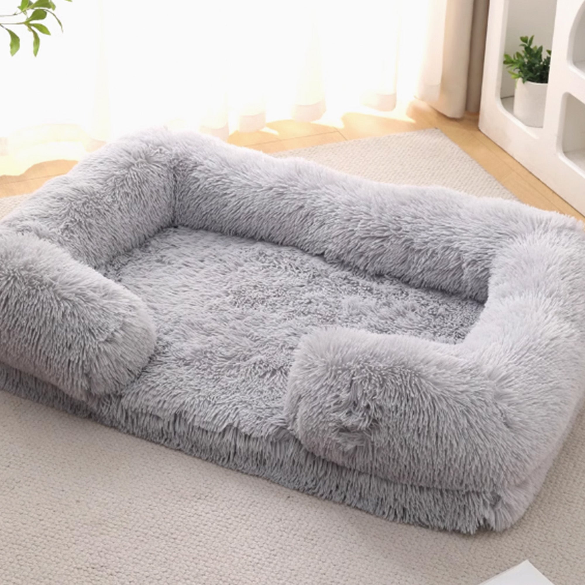 Graues, flauschiges Hundebett, rechteckig, für tiefen Schlaf, weiches Plüschmaterial.
