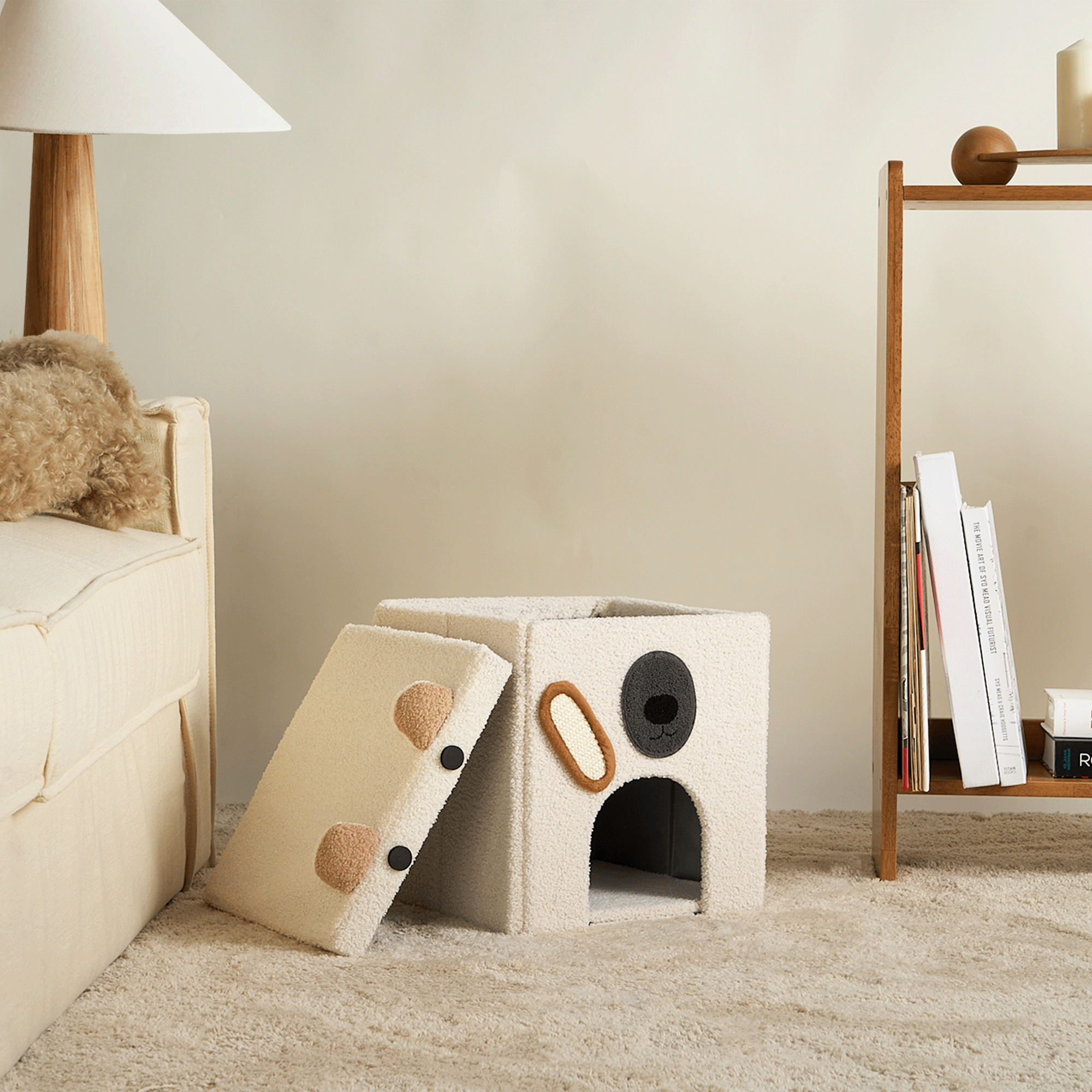 Katzenhaus aus Plüsch in Beige, modernes Design, ideal für Haustiere, gemütlich und stilvoll.