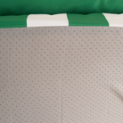 Grünes und graues gestreiftes Haustiersofa, atmungsaktives Material, modernes Design.