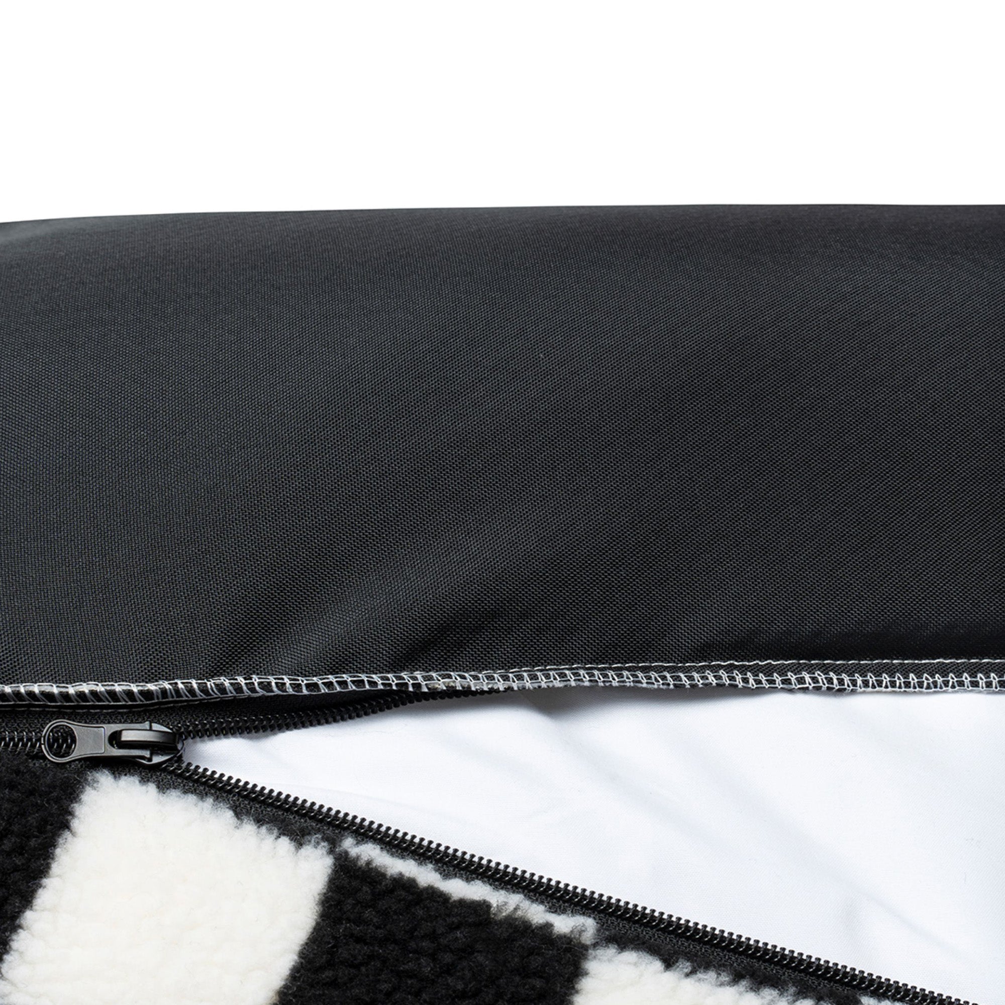 Schwarz-weiß kariertes Hundesofa, abnehmbar, waschbar, gemütlich, modernes Design.